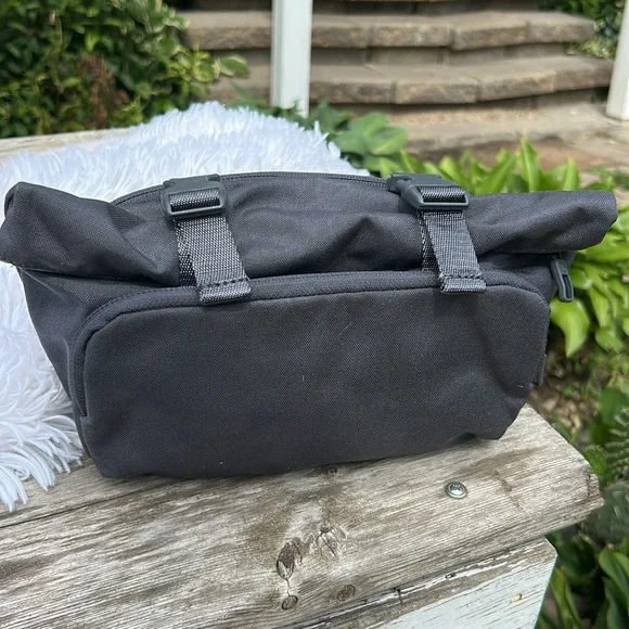 lululemon athletica Dark Gray Early Embark Kit
5L - Picture 2 of 14